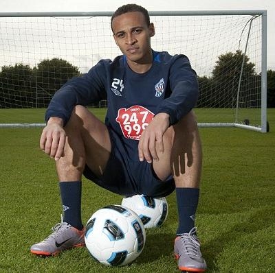 http://www.rusfootball.info/uploads/posts/2010-10/1286022462_odemwingie-sitting-square.jpeg